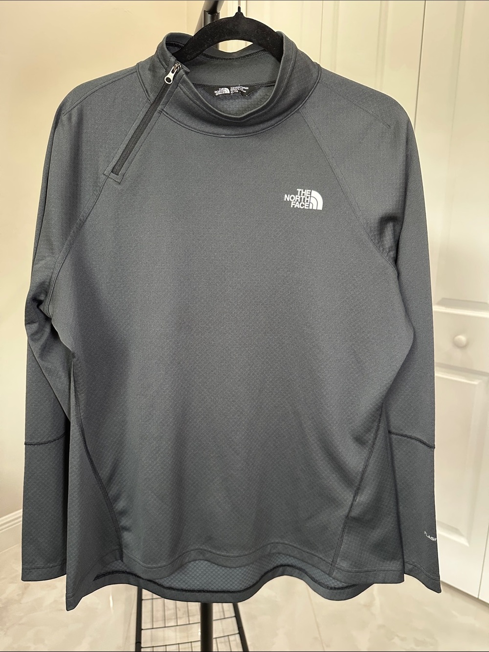 The North Face Women’s Black Lightweight Quarter-Zip Pullover